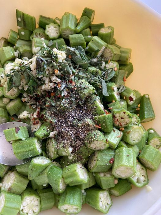 Okra pieczona w czosnku