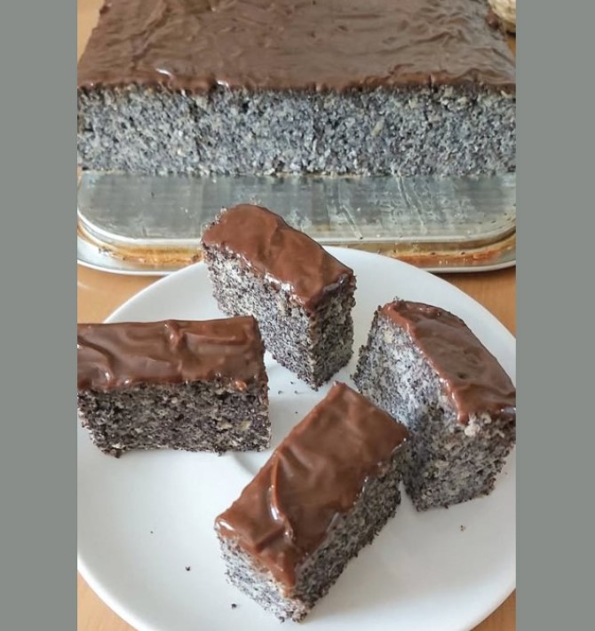 Makowiec Japoński – Delikatne ciasto na Święta Bożego Narodzenia